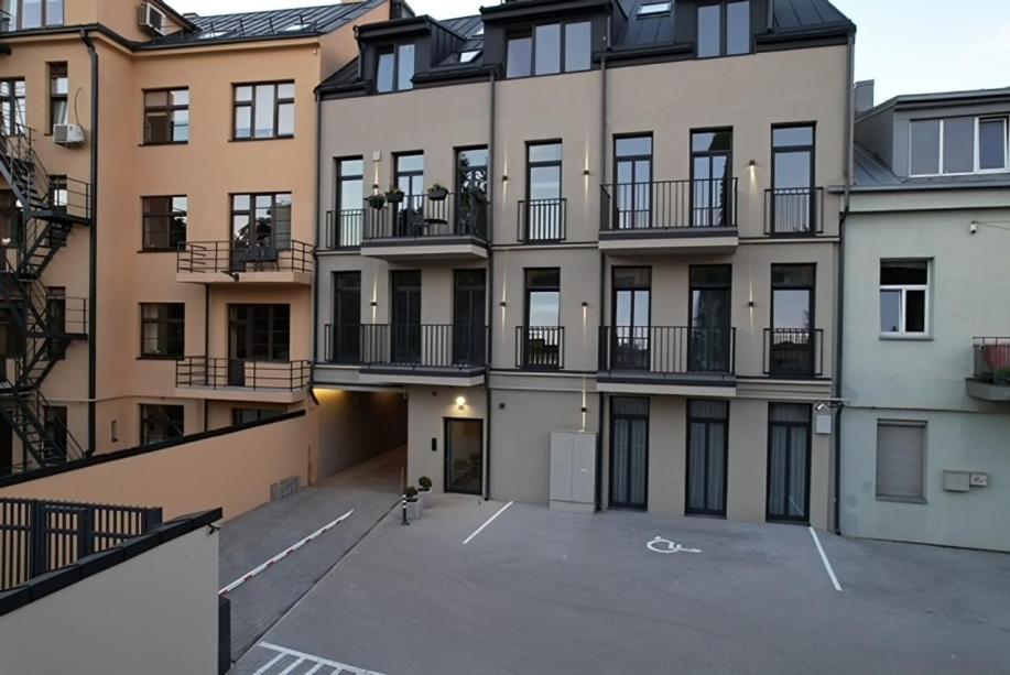 Old Town - Bajor Studios - Self Check-In And Parking 考纳斯 外观 照片